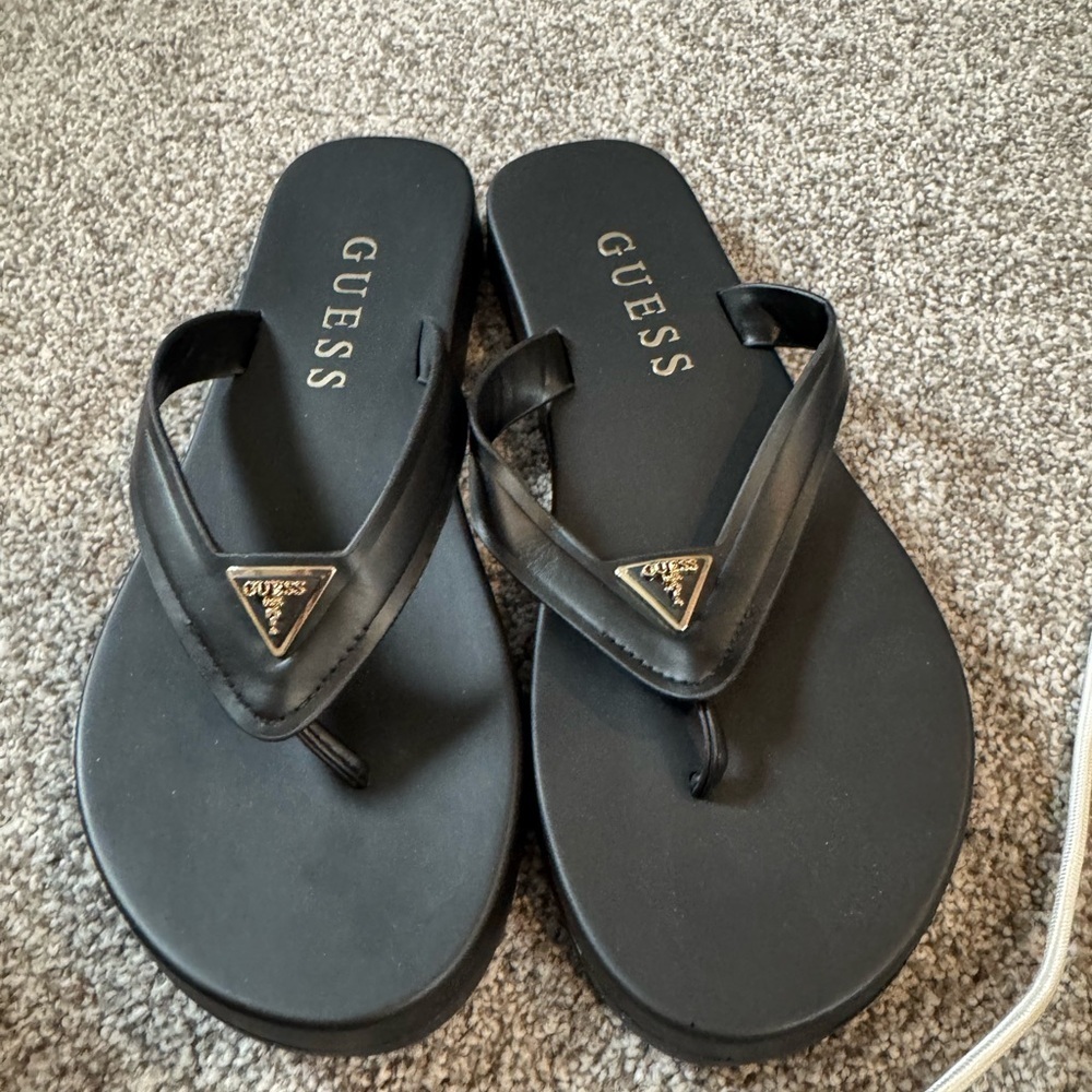 Guess Sandals Women's Candry Triangle Logo EVA Thong Sandals NWOT